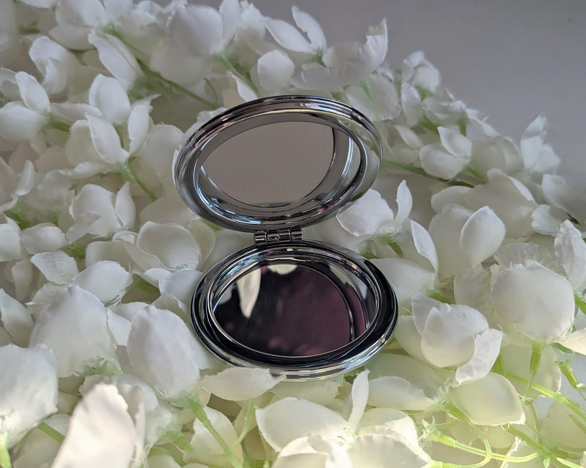 Personalised Compact Mirror | Flower Girl / Bridesmaid Gift | Girls Stocking Stuffer | Liquid Glitter Mirror | Wedding Party Favour