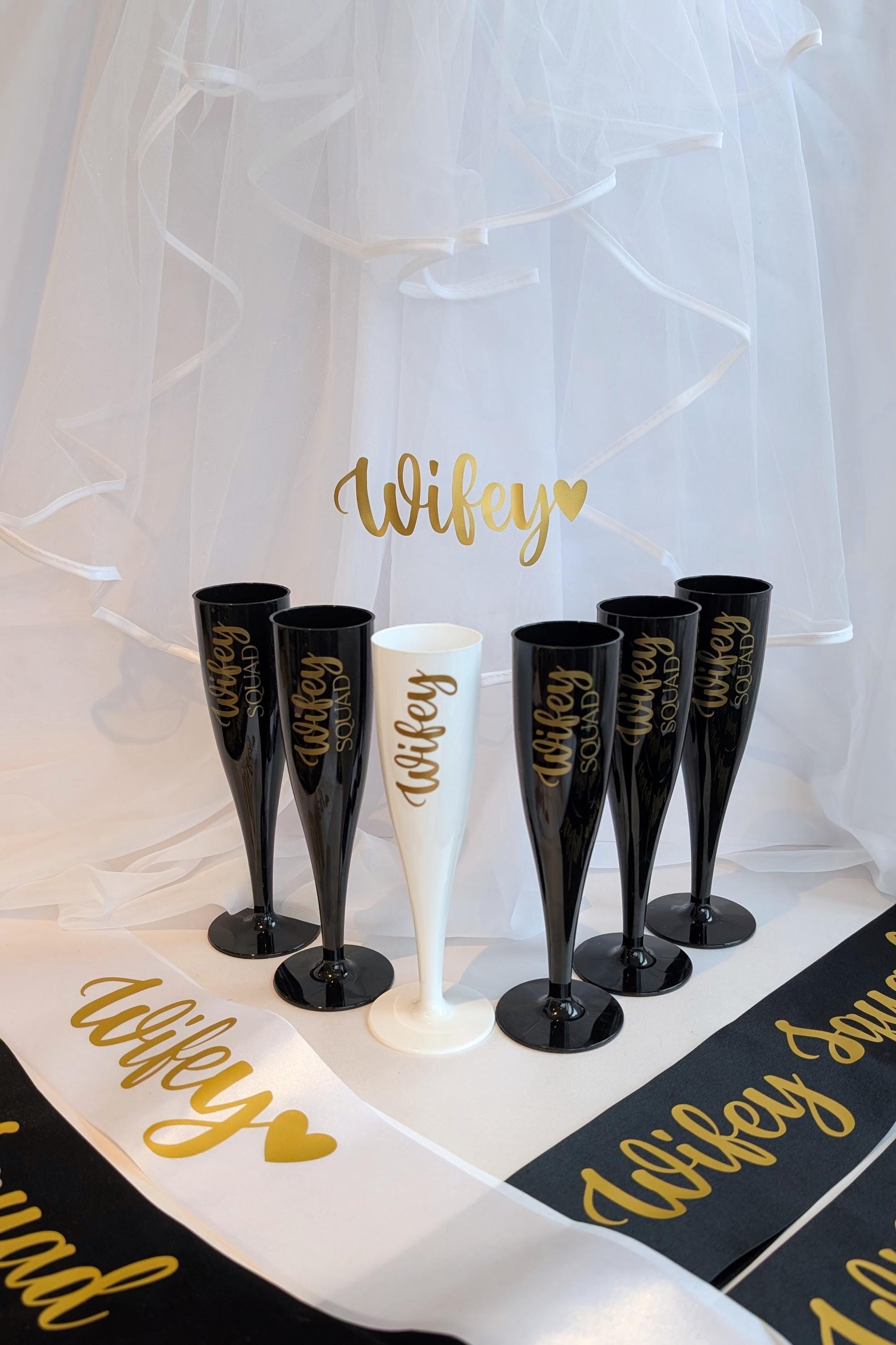 Personalised Hen Party Champagne flutes | Bride Bridesmaid Bridal Party | Wedding Party | Any Colour Any Wording | Custom Plastic Flutes