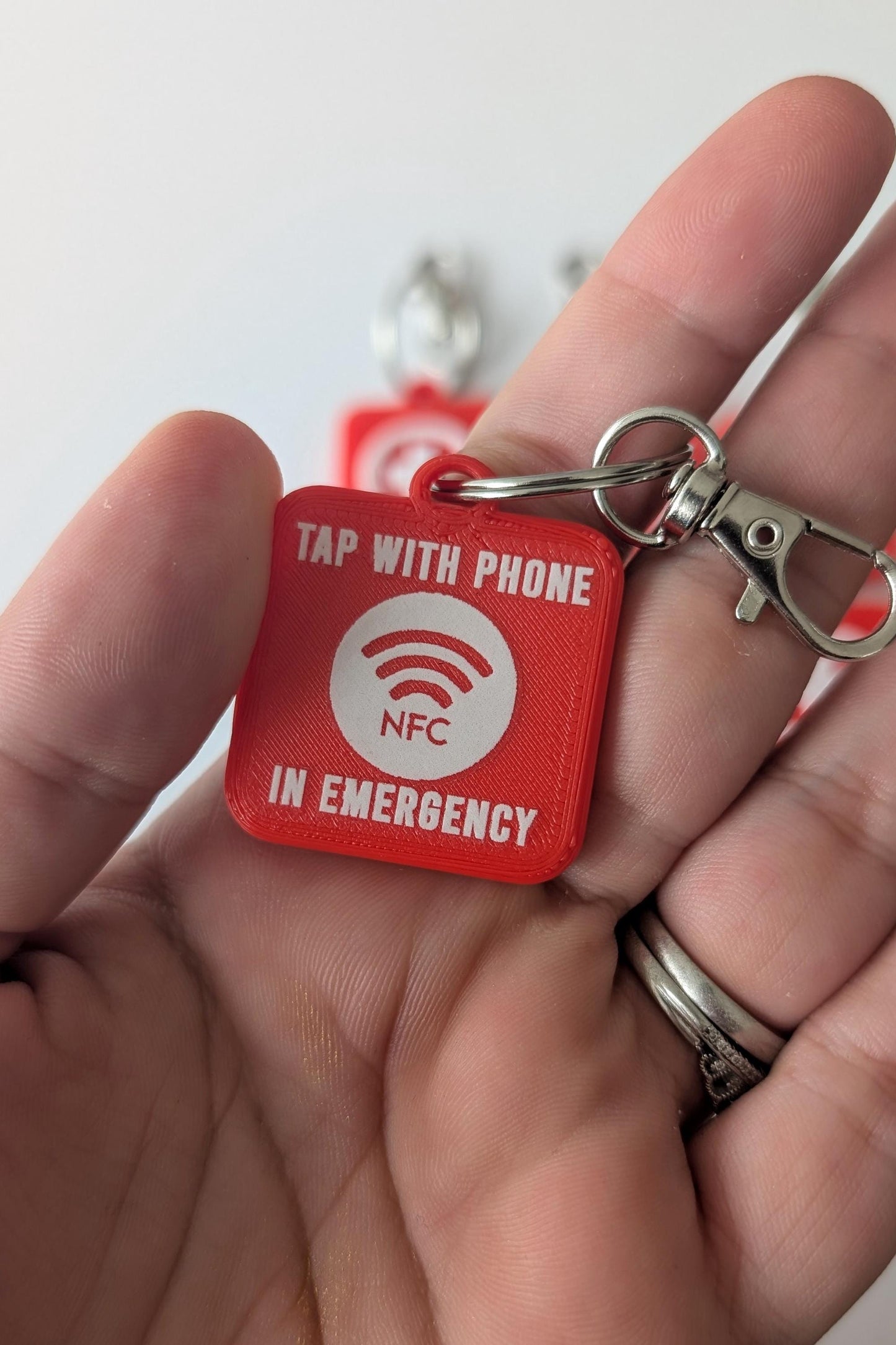 Medical Alert Keyring | Autism ADHD Deaf Hearing Impaired Diabetic | SEN Child Safety Tool | In Case of Emergency Service | NFC Keychain